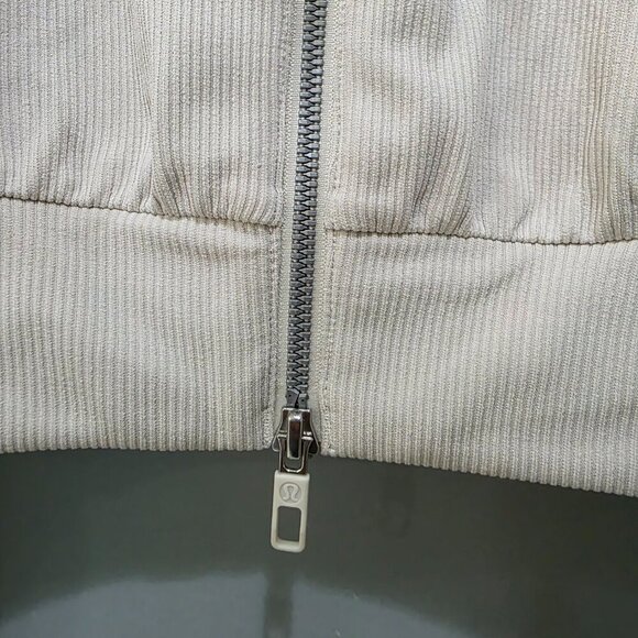 Lululemon Women’s Size 8 Cream Ribbed Bomber Jacket Cropped Zip-Up - Picture 3 of 9